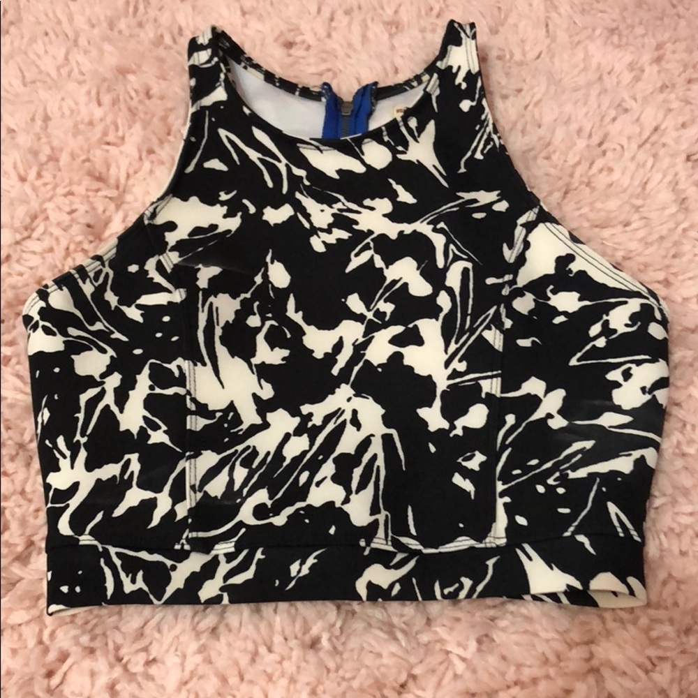 HOLLISTER Black and White Crop Top